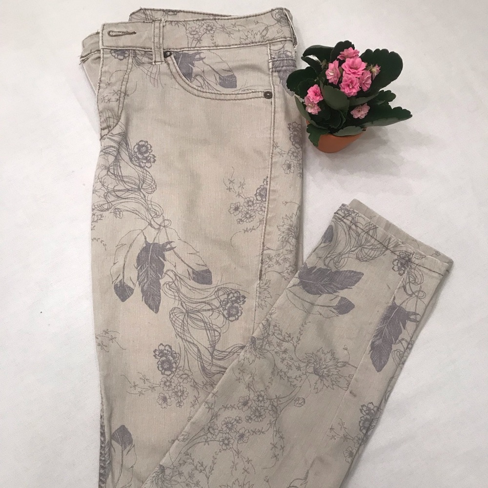 Free People ~ Patterned Jeans